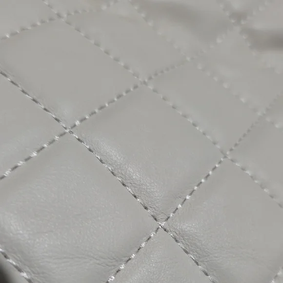 Ted Baker Elegant Off White/Cream Quilted Chain‎ Bag